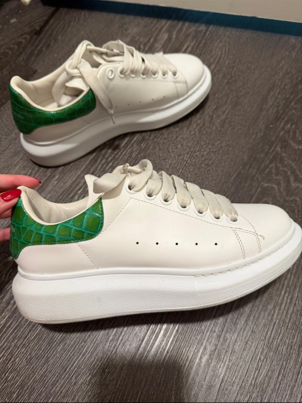 ALEXANDER MCQUEEN White Platform Sneakers with Green Croc Heel Tab - Picture 2 of 5